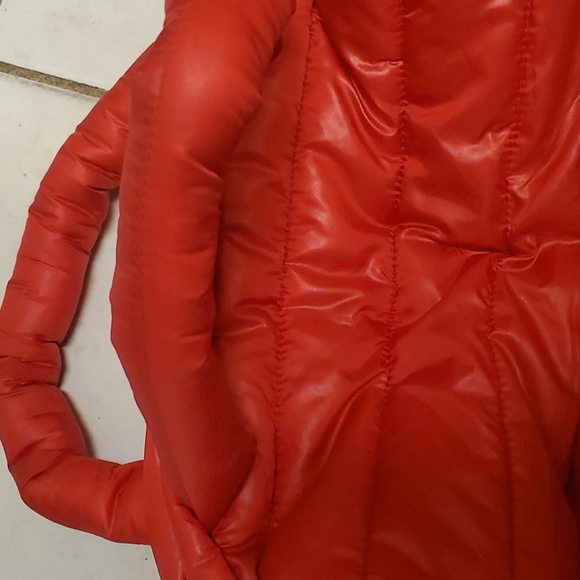 NEW Estee Lauder Women's Red Weekender Bag Travel Bag Tote Bag+Shoulder Strap - Picture 3 of 5